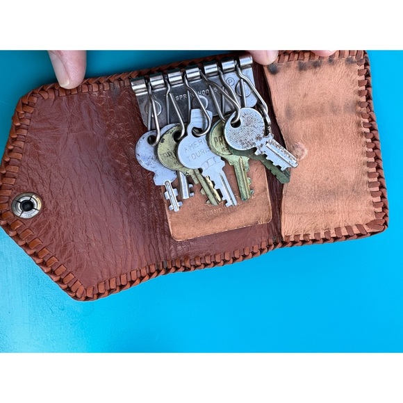vintage Clifton’s hand tooled key wallet - Picture 6 of 15